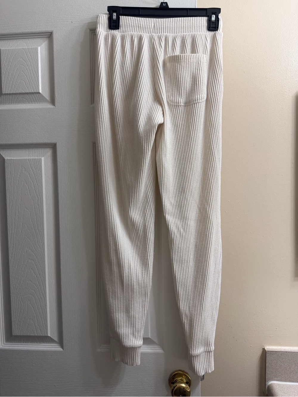 Alo Ribbed Drawstring Joggers - Picture 3 of 4